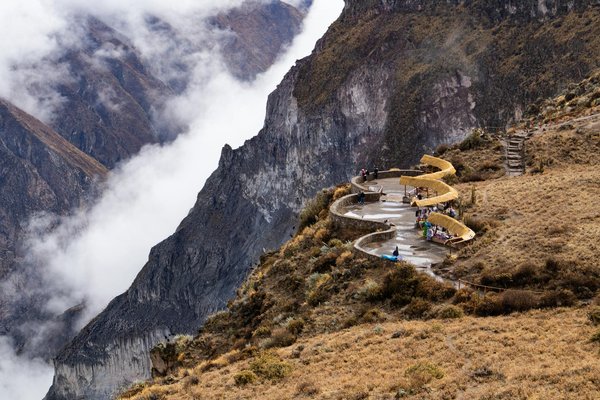 Peut-on trouver une croisière qui propose des ateliers de fabrication de bijoux en nacre en Polynésie?